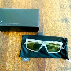 OAKLEY NEW Helux gaming glasses. Brand new. Color is Matte Clear